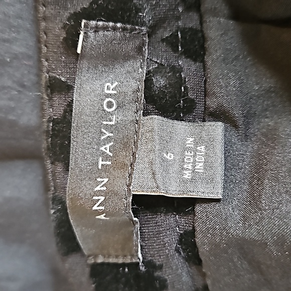 Ann Taylor Black Velvet Detail Leopard Print Pencil Skirt Size 6 - Picture 3 of 4